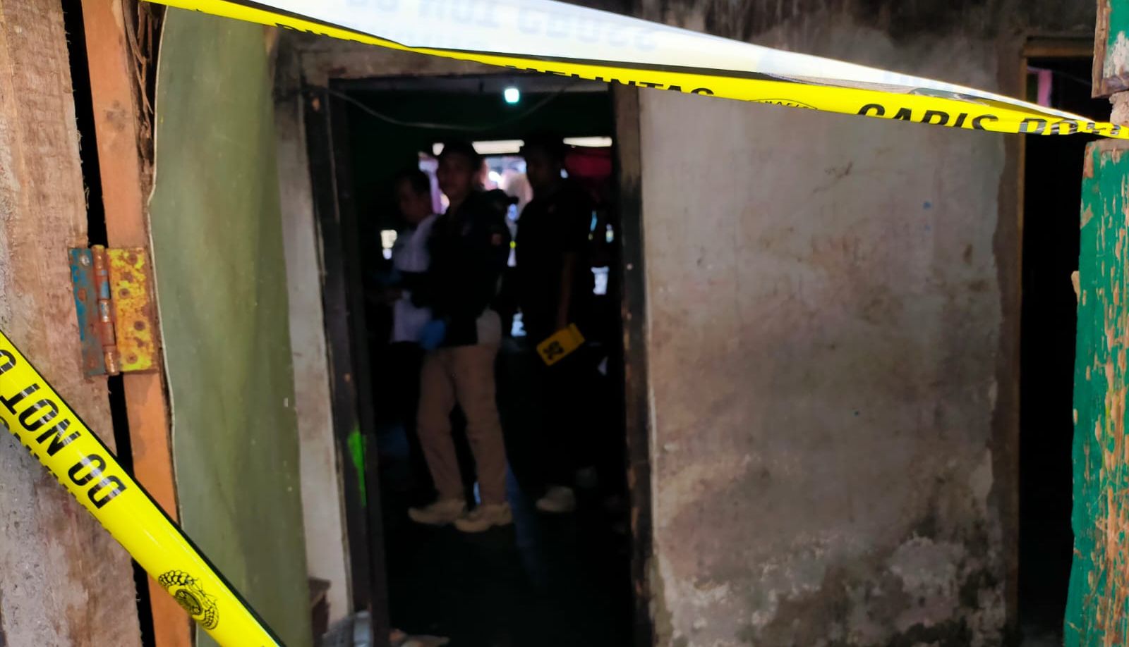 Polisi melakukan rekonstruksi kasus pembunuhan masalah utang-piutang di Sukabumi, Jawa Barat pada Rabu, 20 Desember 2023.