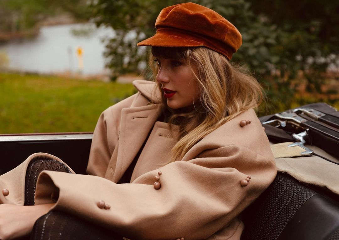 August adalah lagu di album Folklore yang dirilis Taylor Swift pada 2020.