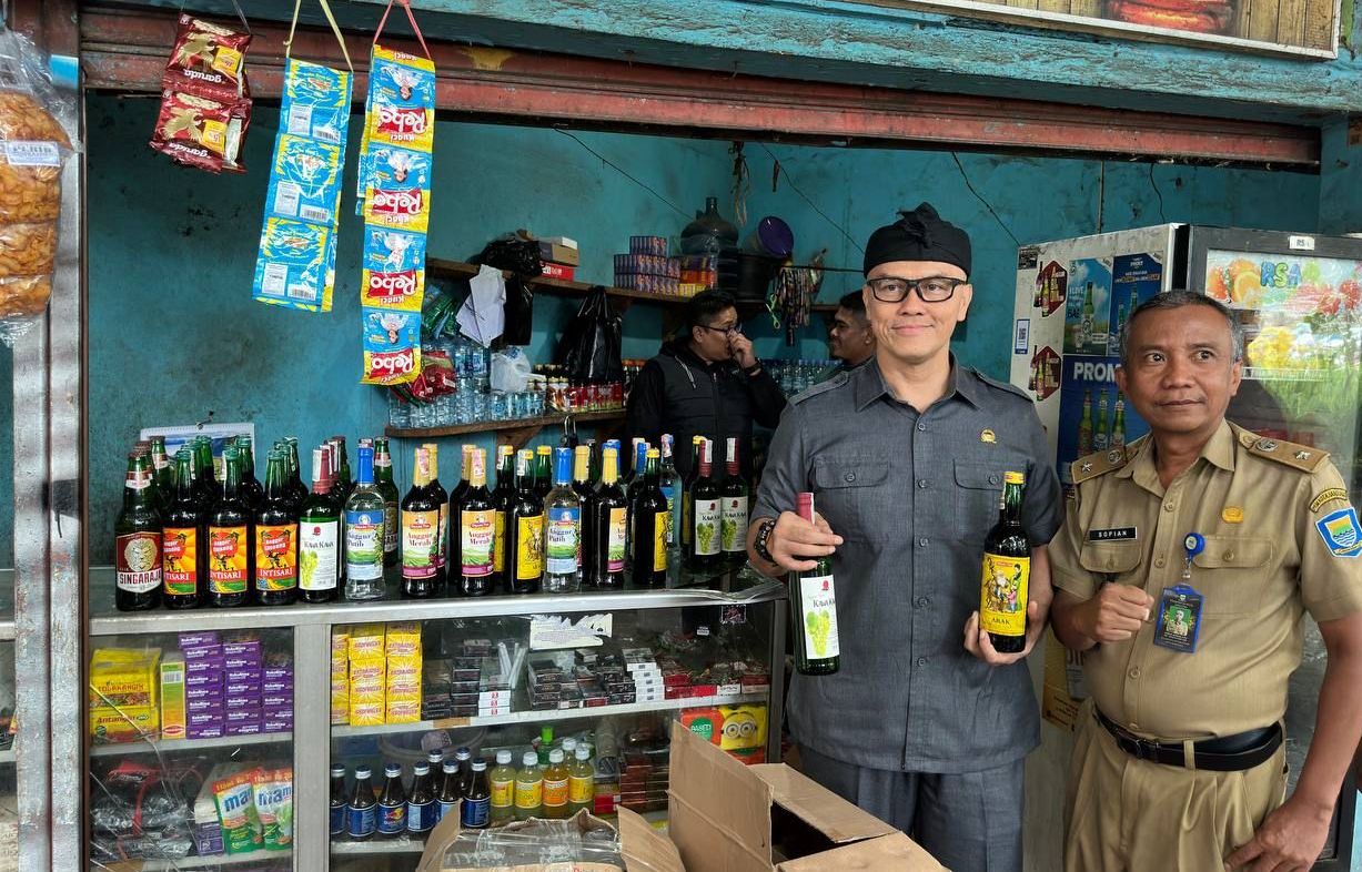 Temuan warung yang menjual miras di Kota Bandung. Wakil Ketua DPRD Kota Bandung Edwin Senjaya minta Pemkot tegas./IST