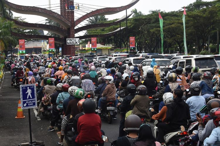 Pengunjung TMII Diprediksi Mencapai 20 Ribu Orang, TNI-Polri Bangun Pos di Sejumlah Titik