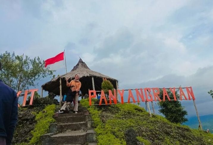 Bukit Panyangrayan Kampung Pramuka Sadaukir Desa Sukapura Kecamatan Sukaraja Kabupaten Tasikmalaya