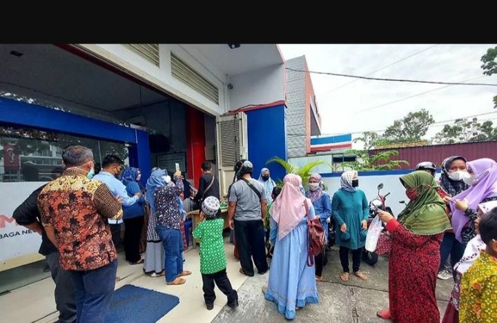 Puluhan Wali Murid mendatangi Kantor Ombudsman Sumatera Barat