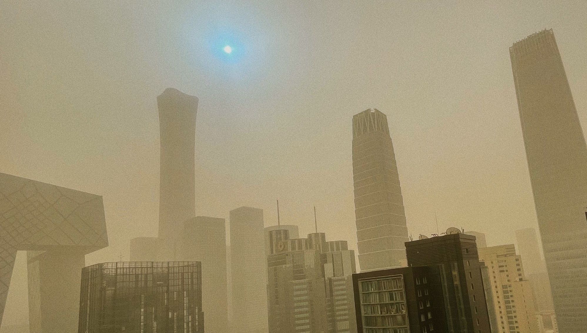 Matahari Biru di Beijing