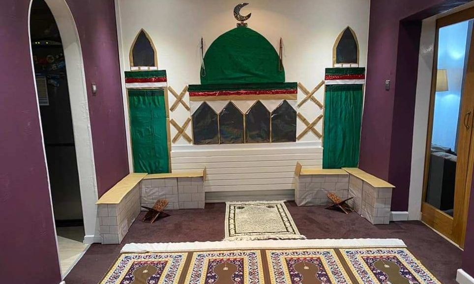 Tak Bisa Pergi ke Masjid karena Corona Keluarga Ini 