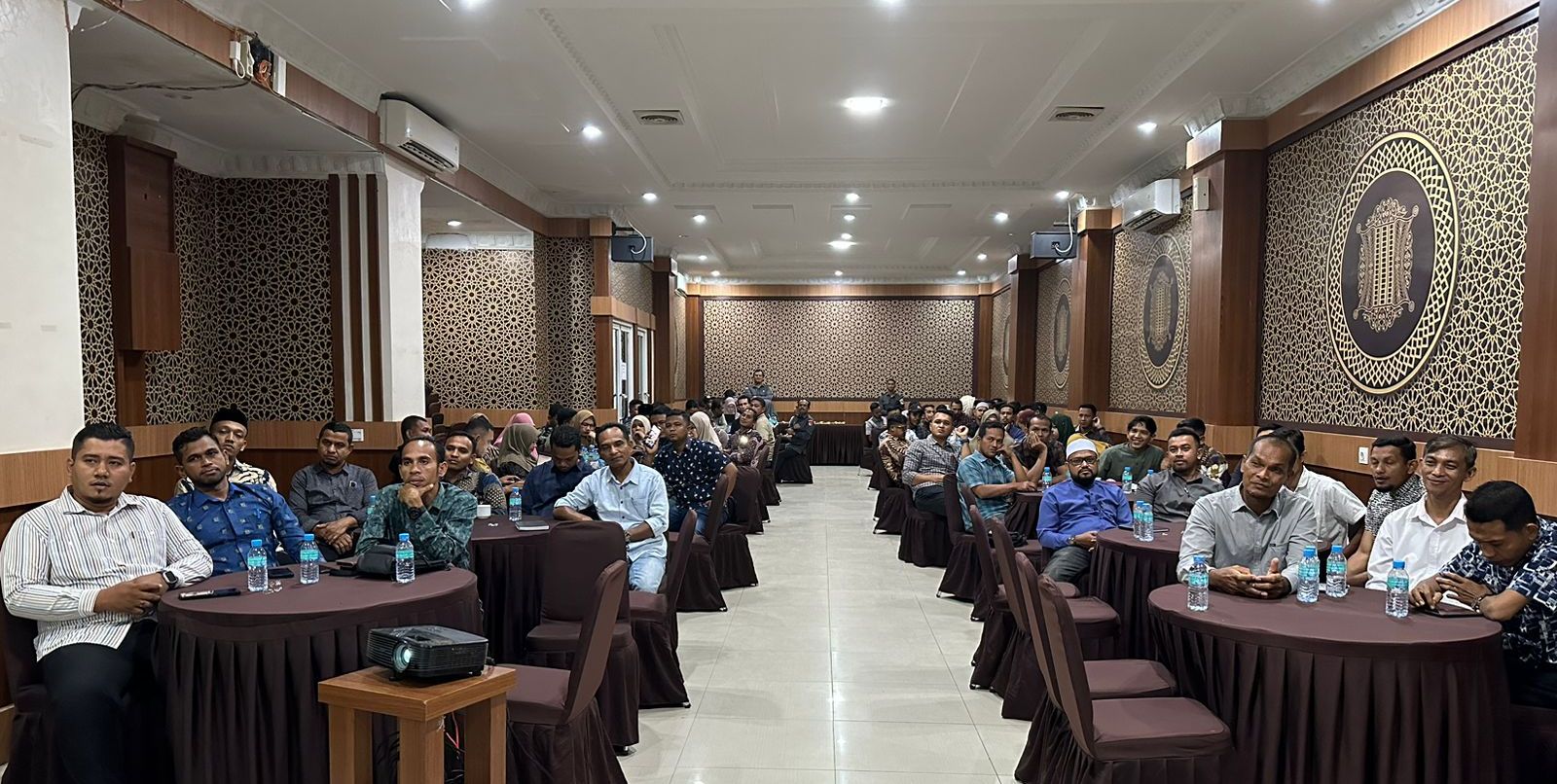 Panwascam se-kabupaten Aceh Utara mengikuti rapat koordinasi Penanganan Pelanggaran Pemilu Tahun 2024 di hotel Diana , Senin 11 September 2023