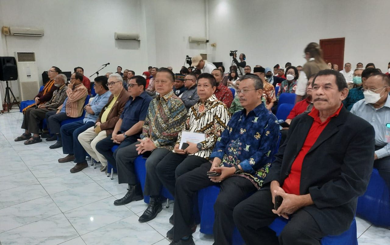 Sejumlah pendukung bakal calon presiden menghadiri Talk Show Nasional yang digelar di Gedung Dewan Pers, Jakarta Pusat pada Minggu, 9 Juli 2023.