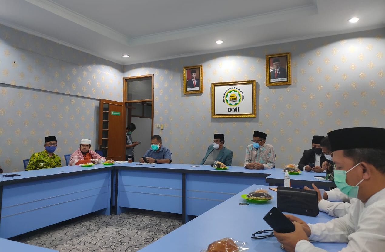 Rapat koordinasi membahas "Peran Khatib dalam Pencegahan Covid-19" antara DMI Jabar dengan Kementerian Agama dan sejumlah unsur pimpinan di Jawa Barat, di Kantor DMI Jabar, Jln. Soekarno-Hatta, Kota Bandung, Jumat, 25 Juni 2021./dok.istimewa