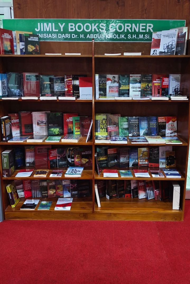 Senator DPD RI Abdul Kholik Inisiasi Jimly Books Corner di FH Unissula
