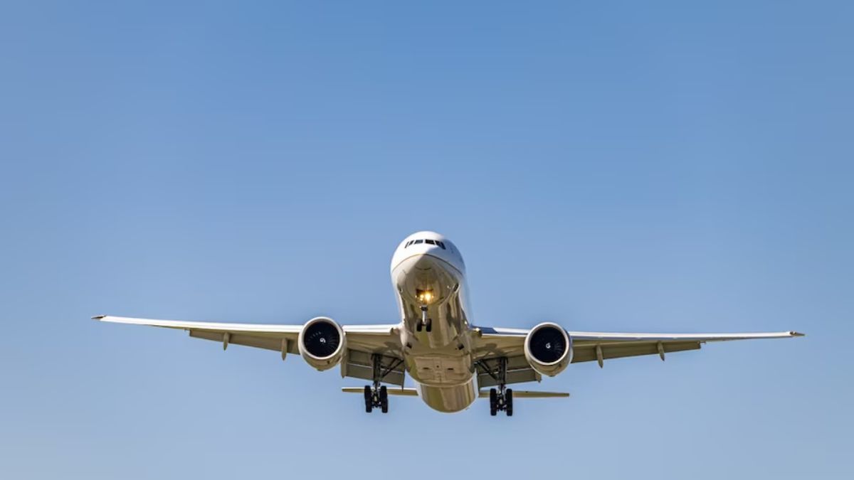 Pesawat Lion Air Bawa Jemaah Umrah dari Surabaya Keliling Langit Binjai, Alihkan Pendaratan ke Kualanamu