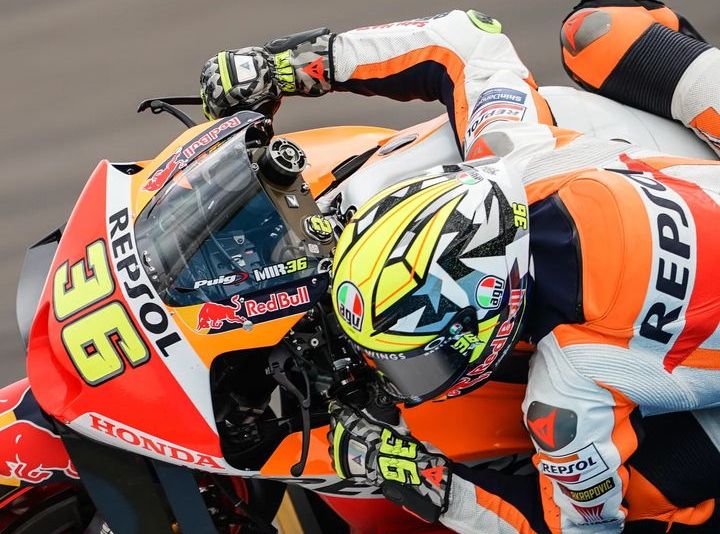 Joan Mir jatuh saat berlaga pada sesi Sprint Race MotoGP Argentina