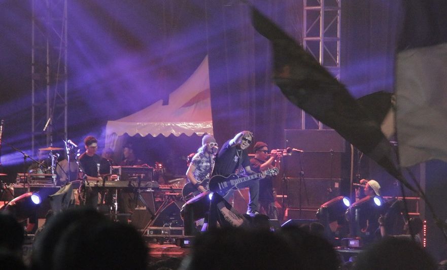 ROSEMARY tampil di hadapan ribuan bobotoh Persib salam acara bertajuk Bobotohday di Lapangan Tegalega, Kota Bandung, Sabtu 22 Februari 2020.*