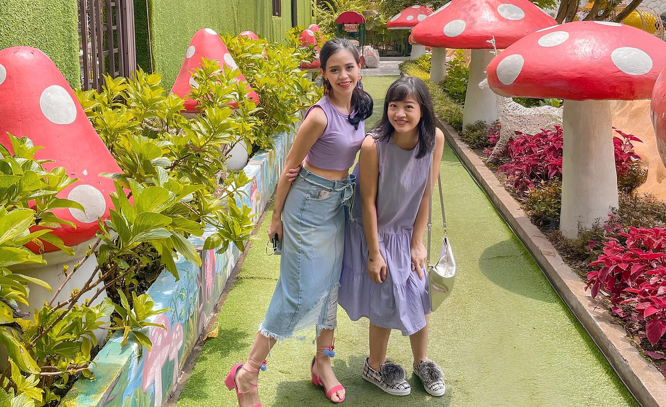 Pengunjung sedang berpose di salah satu wahana Lembang Wonderland/Instagram @lisa.heni88
