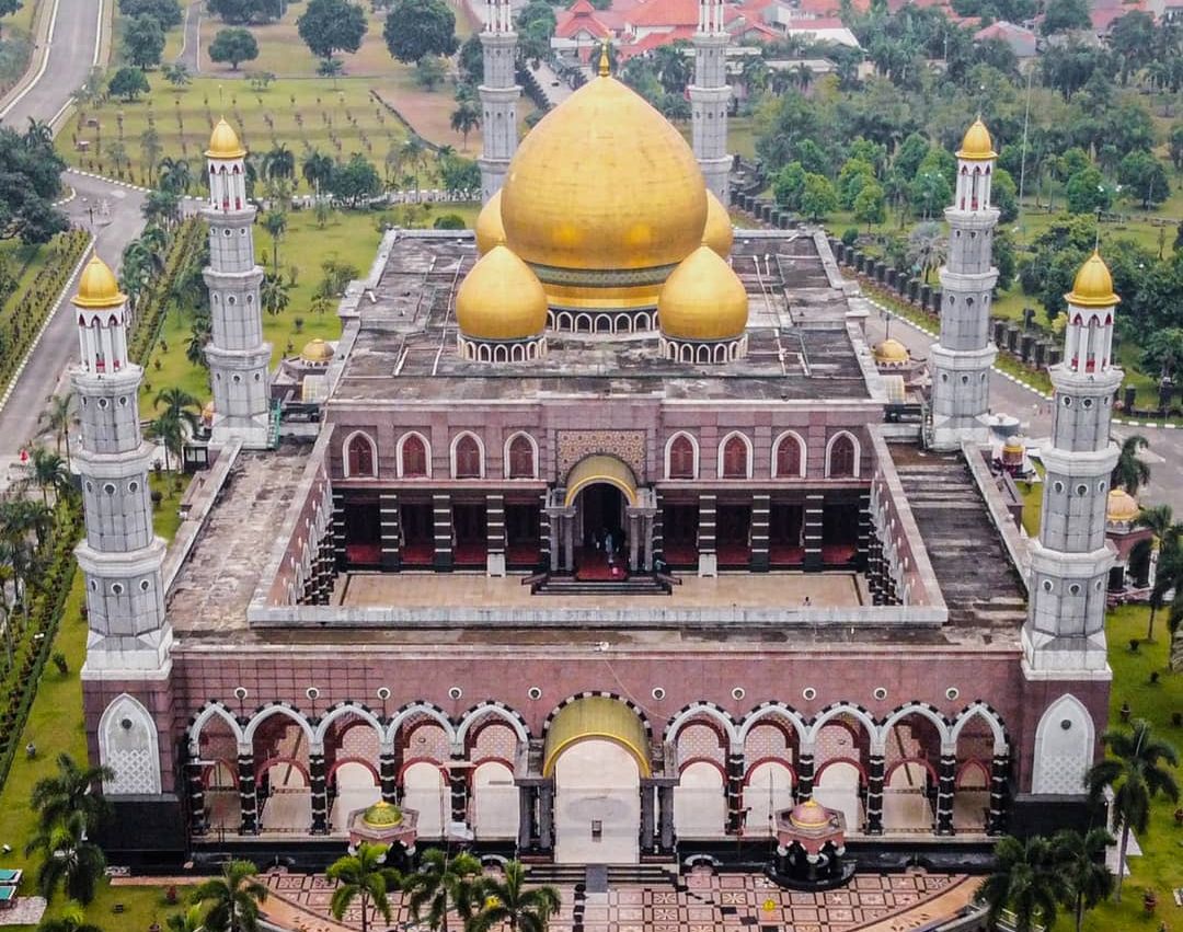 Bangunan Masjid Kubah Emas.