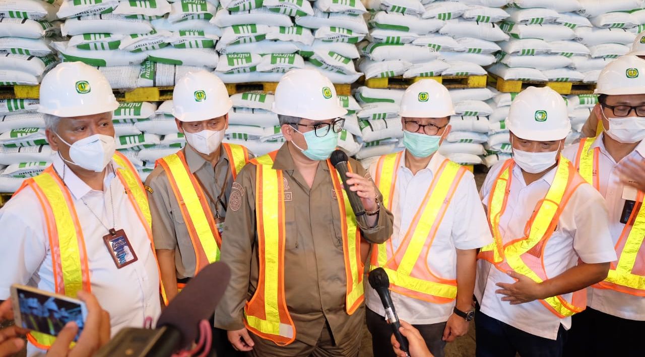 Wamentan ungkap ketidaksetujuannya terhadap impor beras 1 juta ton, hal ini dikarenakan stok beras masih melimpah.