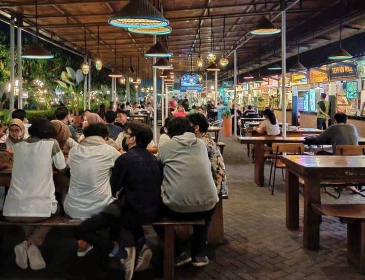 Suasana bukber Ramadhan di Paskal Food Market, tempat wisata kuliner hits di Bandung