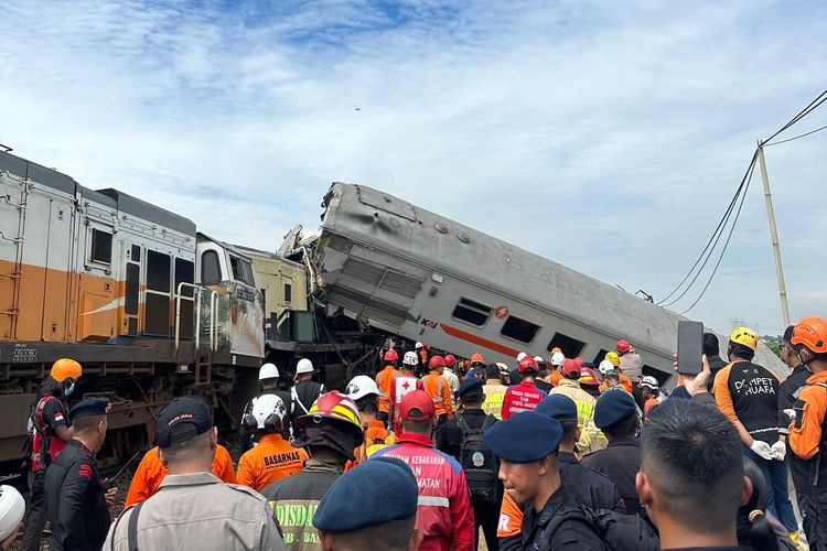 Ka Turangga Dan Bandung Raya Tabrakan Adu Banteng Berikut Kecelakaan