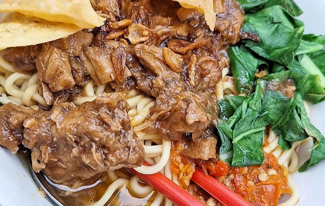 8 rekomendasi mie ayam di Situbondo yang selalu laris manis ramai pembeli yang wajib Anda coba.
