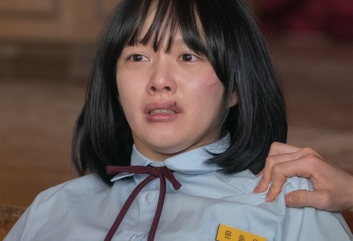 Dong Eun adalah karakter utama drama Korea The Glory yang diperankan Jung Ji So dan Song Hye Kyo, ini link download legalnya. 