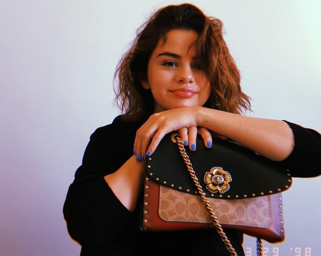 5 Inspirasi Gaya Rambut Pendek Ala Selena Gomez Pikiran