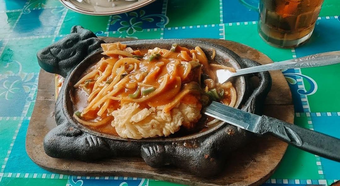 hidden gem Semarang: Waroenk Jalanan Verosincky, sajikan steak enak cuma 11k