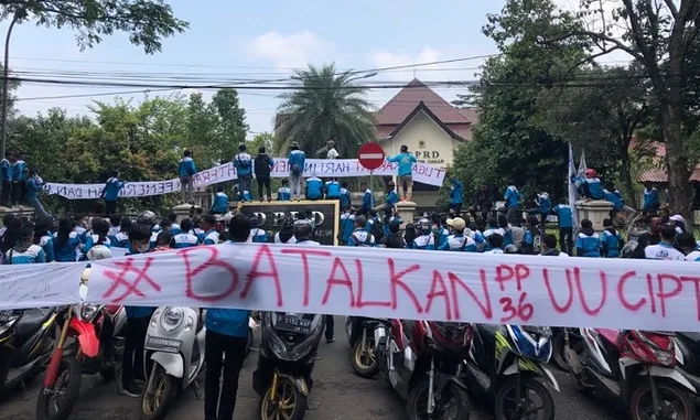 Daftar Pasal-Pasal Kontroversial UU Cipta Kerja yang Dinilai Ancam Hak Pekerja Indonesia