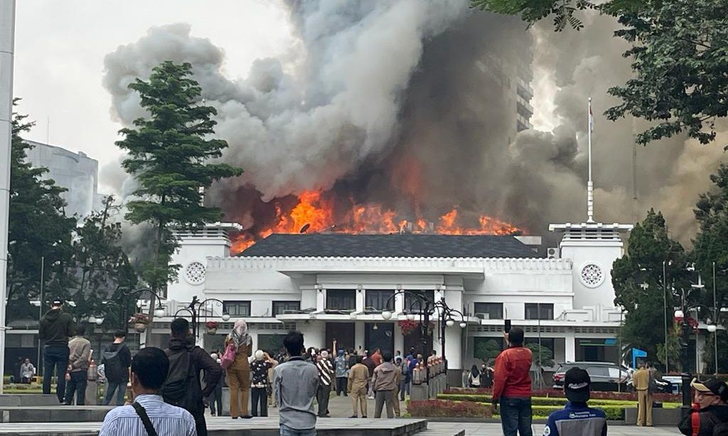 Gedung Bappelitbang di area Balai Kota Bandung dilanda kebakaran lagi hari ini Senin, 7 November 2022.