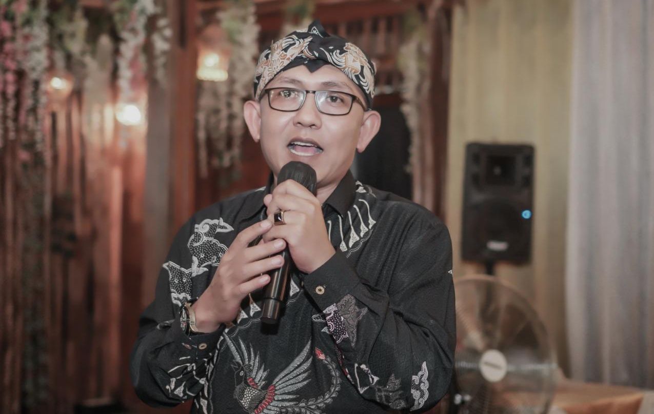 Asep B Kurnia atau Aa Maung soroti maraknya baligo calon Wali Kota Bandung./