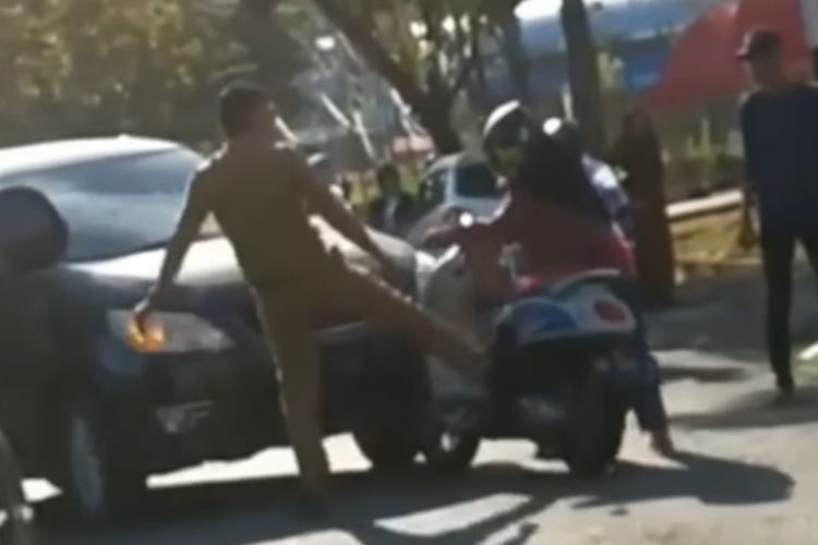 Kronologi Dan Profil ASN Tendang Motor Seorang Wanita Hingga ...