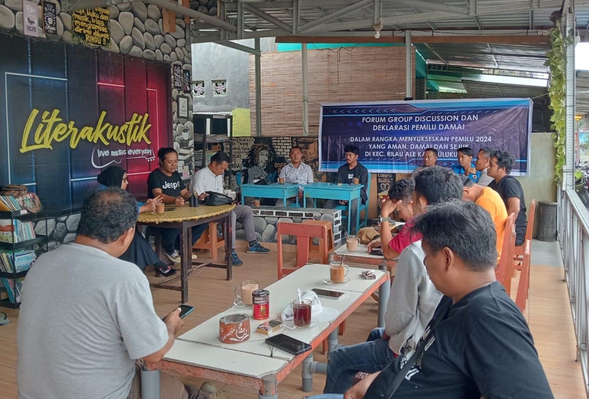 Focus Group Discussion dan Deklarasi Pemilu Damai yang diprakarsai DPK KNPI Kecamatan Rilau Ale di Kedai Kopi Litera pada Rabu, 17 Januari 2024.