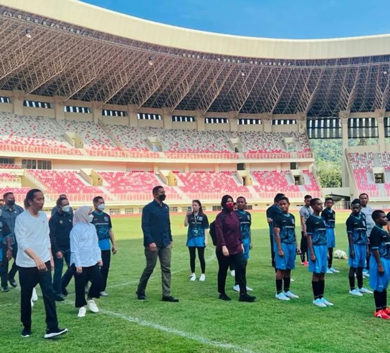 Presiden Jokowi dan Ibu Iriana mengawali agenda kerjanya di Papua pada Rabu, 31 Agustus 2022 meluncurkan Papua Football Academy (PFA) di Stadion Lukas  Enembe, Jayapura.
