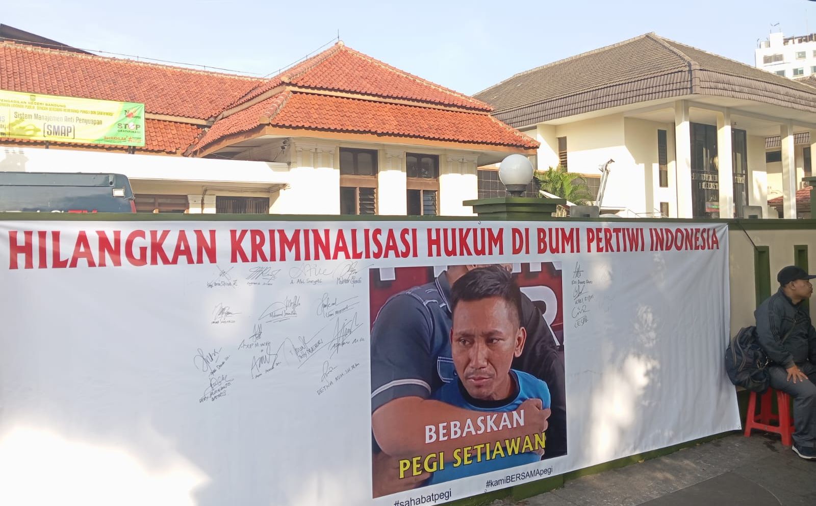 Sidang praperadilan Pegi Setiawan di Pengadilan Negeri Bandung ditunda selama sepekan.
