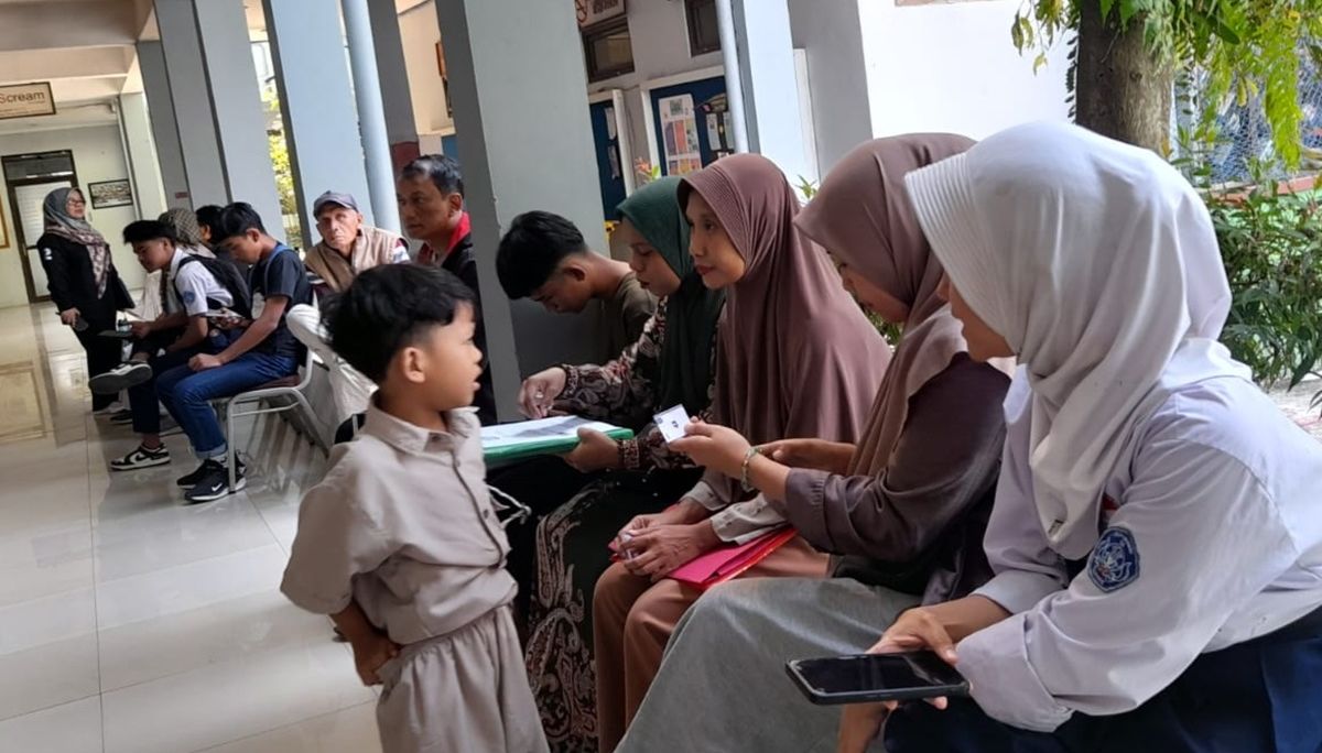 Sejumlah orangtua siswa di Cimahi mengeluhkan pendaftaran di PPDB Online yang relatif rumit.