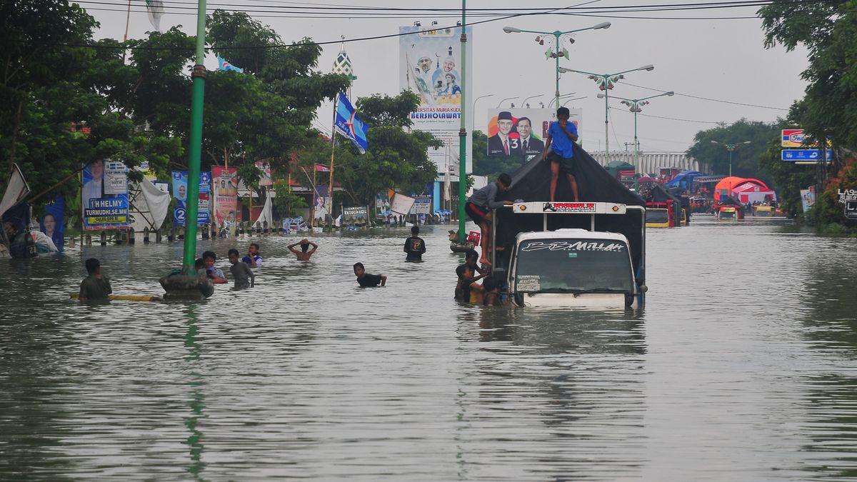 Jokowi Pastikan Banjir Demak Terkendali: Tanggul Jebol 15 Meter Sudah Ditutup