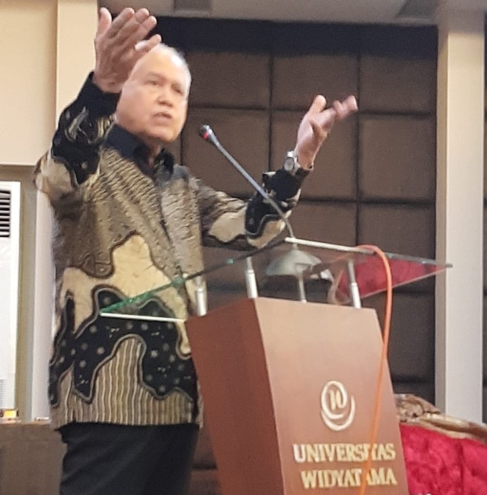 Professor Emeritys Dato' Dr. Ahmad Haji Zainuddin / Vice Chancellor UCYP  An Adaptive University./FDKV