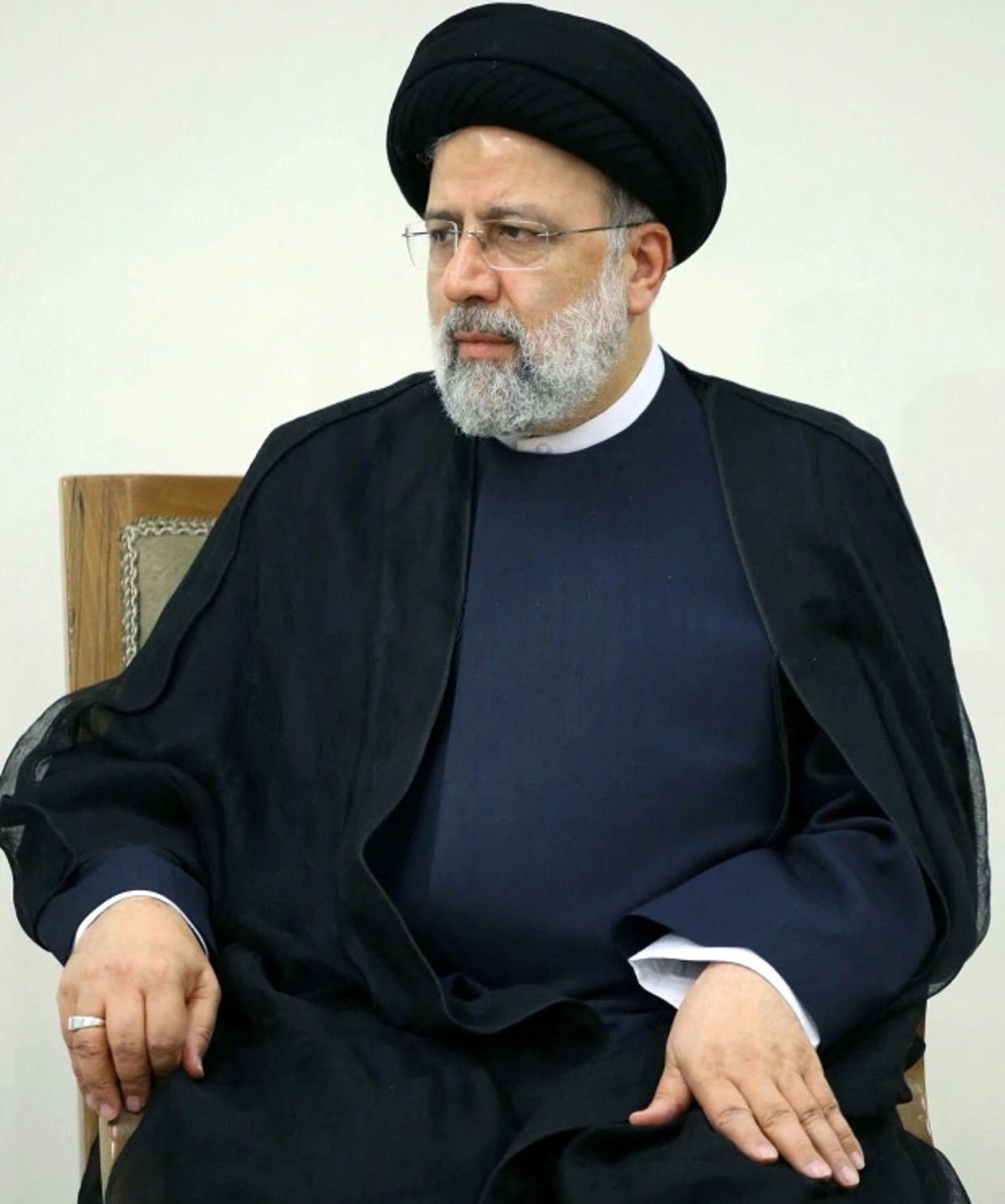 Ayatollah Ali Khamenei dapat memilih untuk membuat bom nuklir sekarang dan 'negara mampu melakukannya'.
