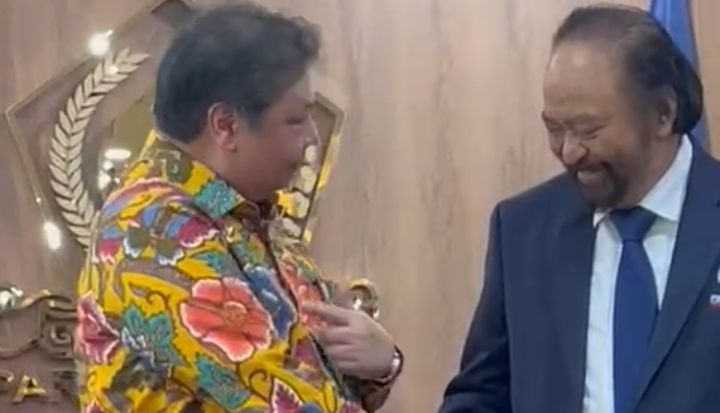 Ketua umum Golkar Airlangga Hartarto menerima kedatangan Ketua umum NasDem Surya Paloh. 