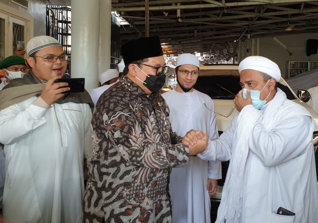 Wakil Ketua Umum Partai Gerindra Fadli Zon menemui Habib Rizieq di kediamannya di Petamburan, Jakarta, Kamis sore 12 November 2020.