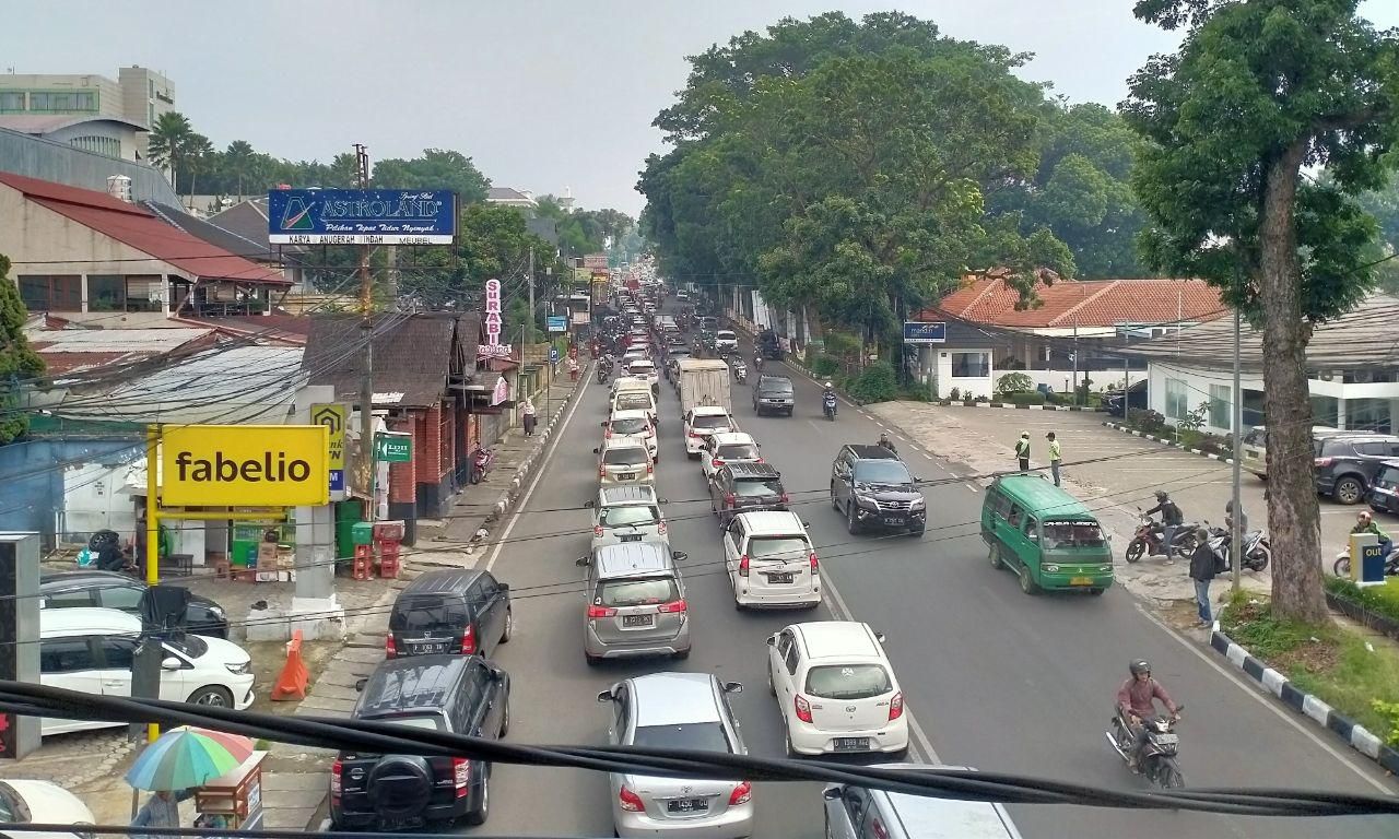 KEMACETAN di Jalan Setiabudi, Kota Bandung menuju Lembang, Senin 30 Desember 2019.*