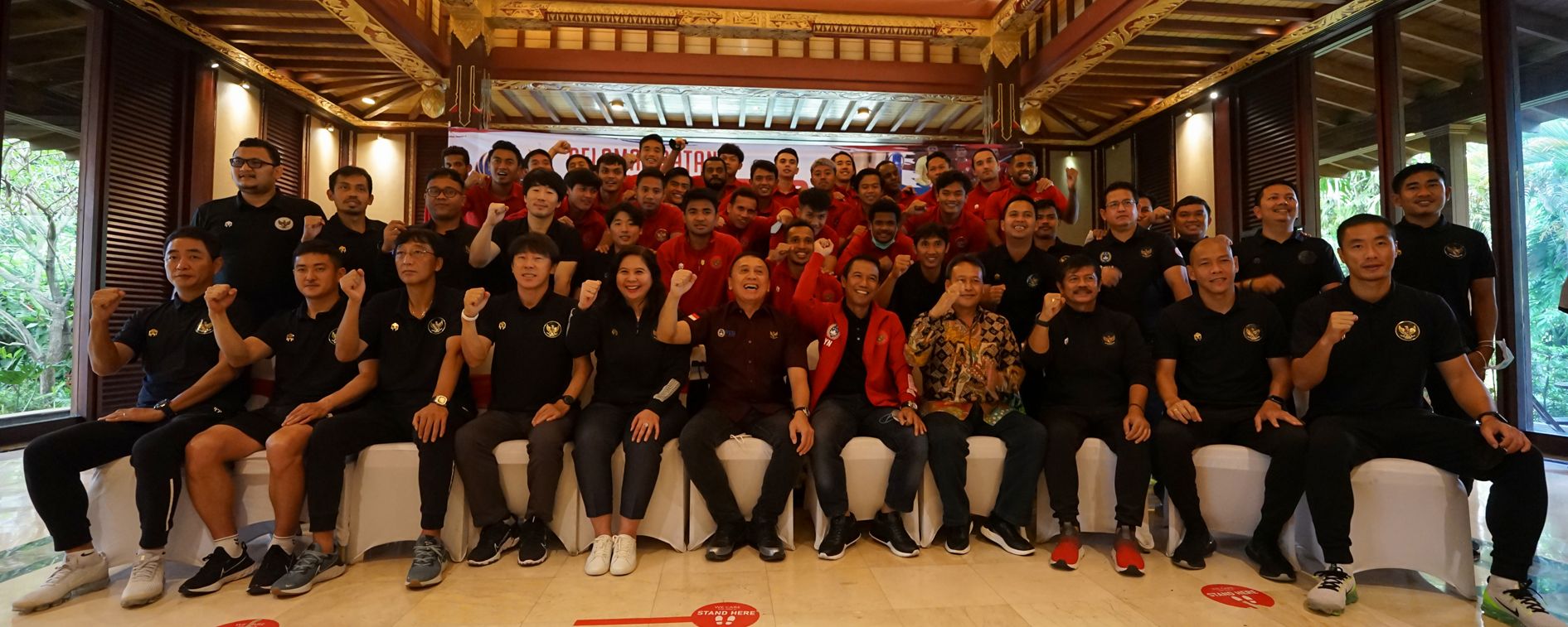 Karantina Timnas Indonesia berakhir, Ketua Umum PSSI Mochamad Iriawan dan Shin Tae Yong beserta jajaran melepas pemain ke klub dan keluarga, Kamis, 6 Januari 2022.