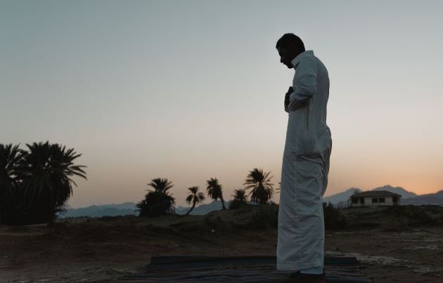 Jadwal sholat hari ini dilengkapi doa memohon terlepas jeratan hutang, lengkap lafal Bahasa Arab dan terjemahannya Bahasa Indonesia