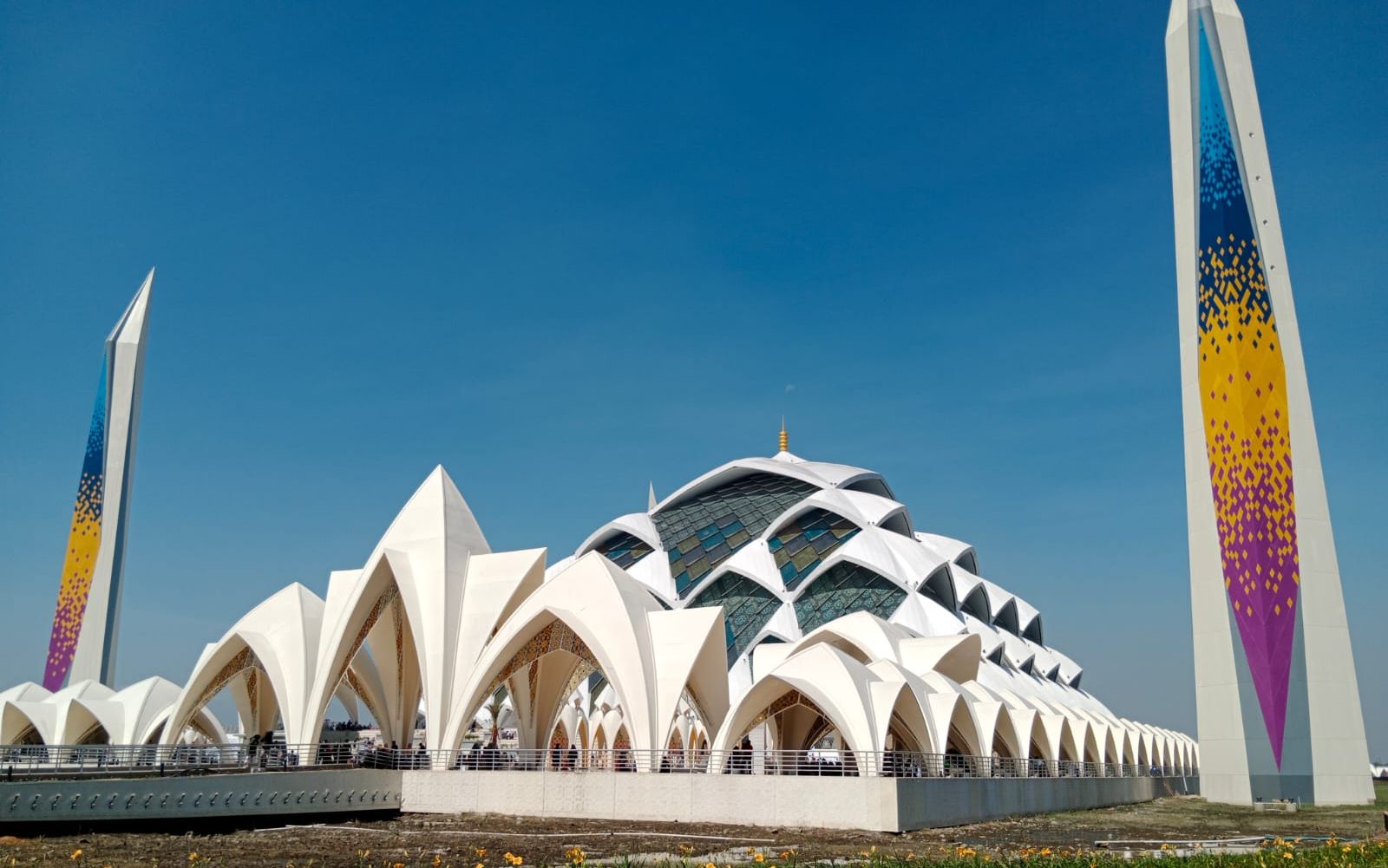Masjid Raya Al Jabbar Bandung.   JADWAL Buka Puasa RAMADHAN 2023 Hari Ini: BANDUNG Raya dan Jawa Barat. 