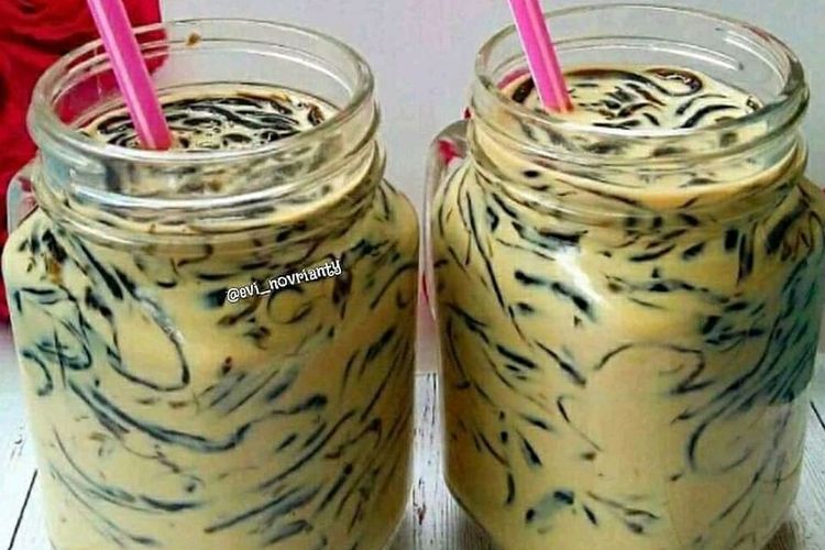 Minuman Berbuka Puasa, Inilah Resep Membuat Es Cincau Serut Gula Merah ...