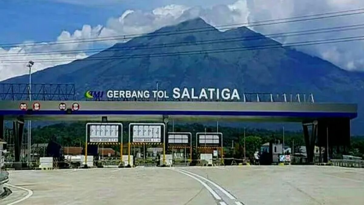 Pesona Gerbang Tol Salatiga, Latar Belakang Gunung Merbabu, Mirip Tol ...