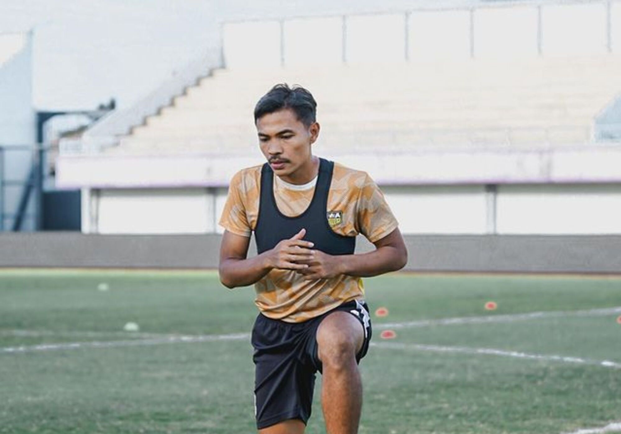 Pemain Dewa United, Asep Berlian meminta maaf usai pertandingan kontra Persib Bandung di BRI Liga 1 2023-2024 Jumat, 14 Juli 2023.