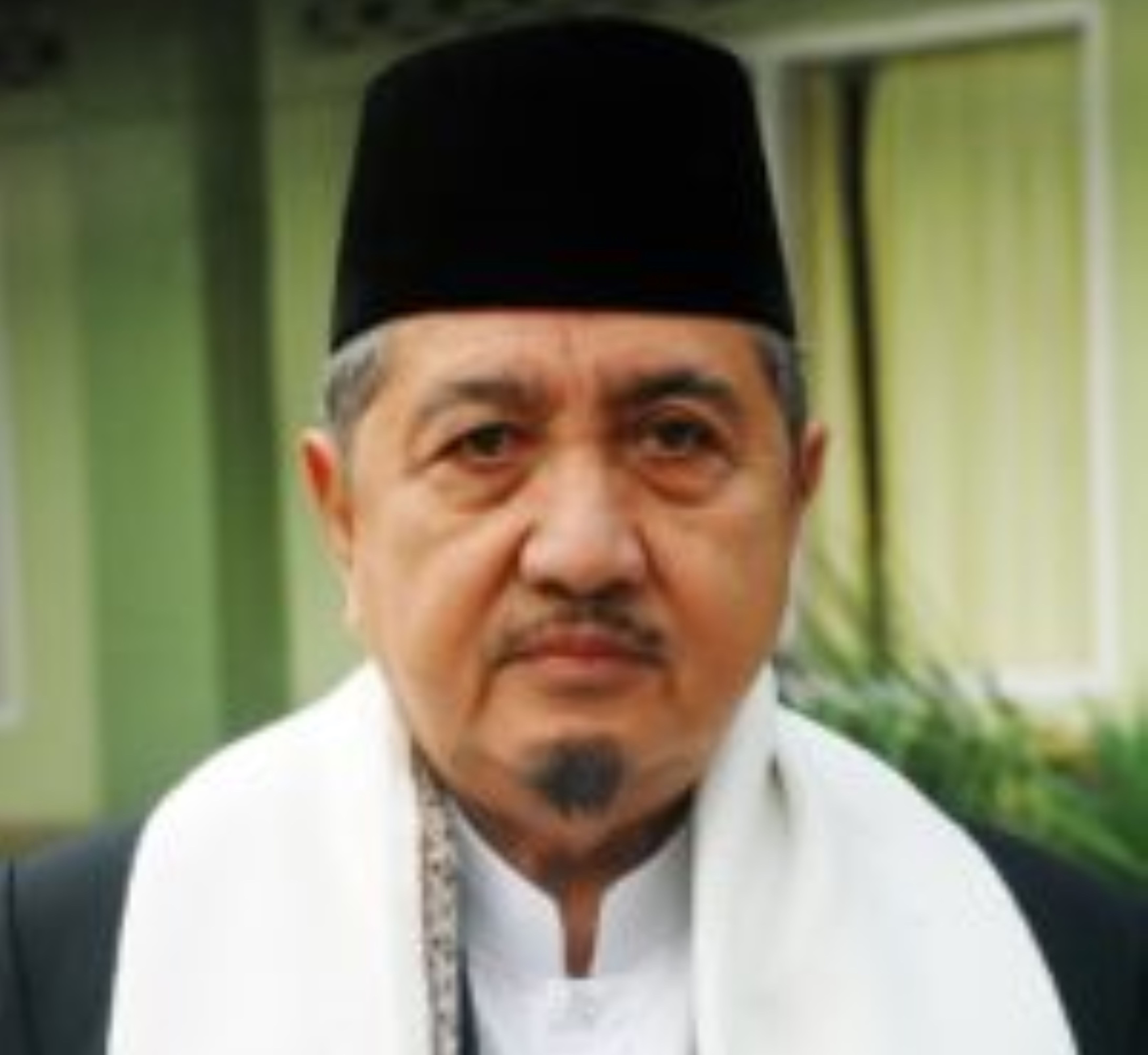 Pimpinan Pondok Pesantren Darussalam Gontor, DR. KH Abdullah Syukri Zarkasyi 