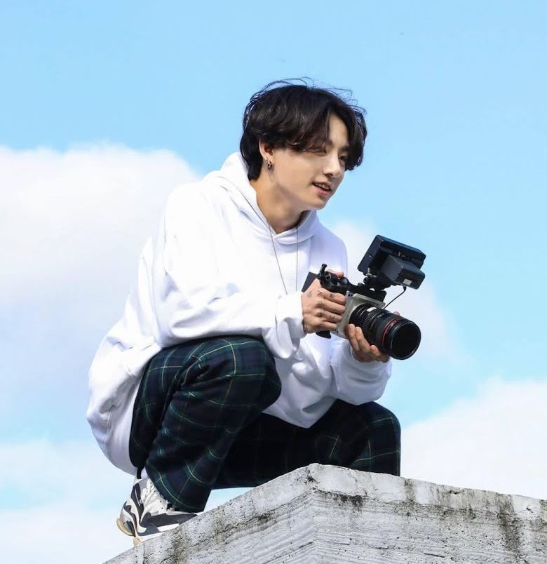 Jungkook sebagai sutradara video.