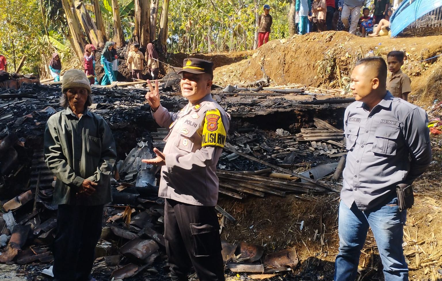 Situasi di lokasi kebakaran rumah di Parungkuda Sukabumi, Jum'at 22 September 2023.