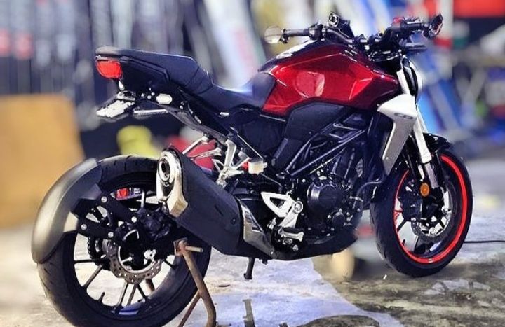 Honda CB250R 2022 /