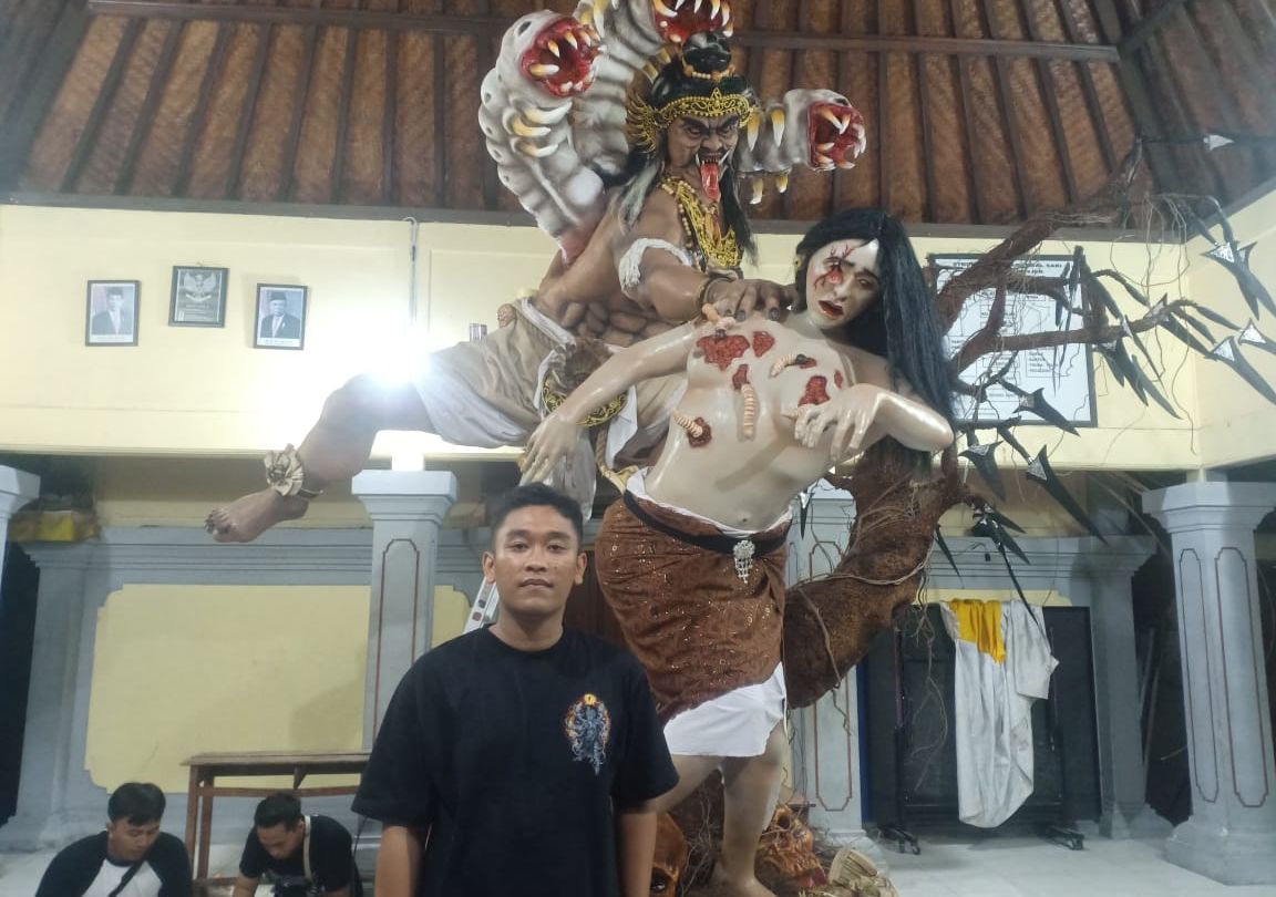 ST. Asta Desa Eka Cita Banjar Taman Sari, Panjer, Denpasar Selatan membuat ogoh-ogoh berdasarkan cerita Linyok.