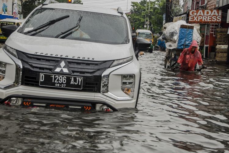 Waspadai Banjir saat Perjalanan Liburan Nataru, Menhub Siap Lakukan Antisipasi Bersama BMKG dan BNPB